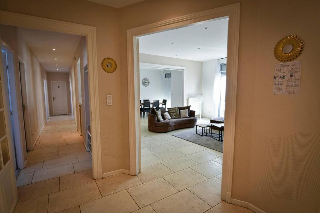 Grand Appartement De Haut Standing En Centre-Ville モンリュソン エクステリア 写真
