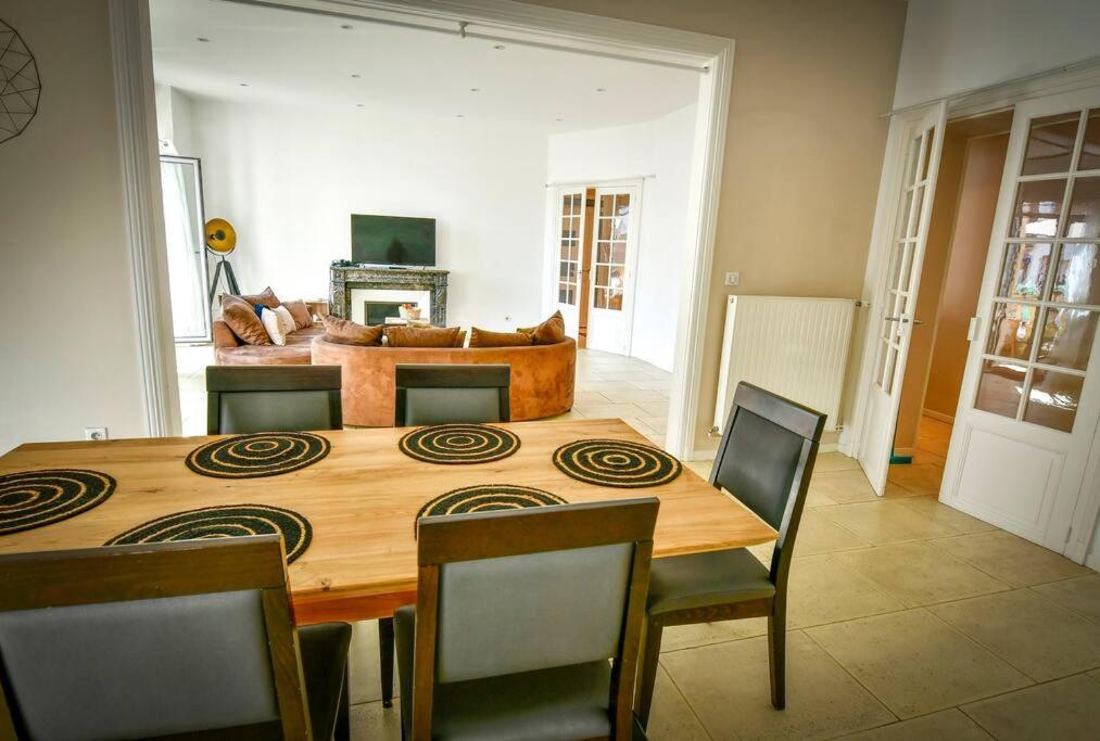 Grand Appartement De Haut Standing En Centre-Ville モンリュソン エクステリア 写真