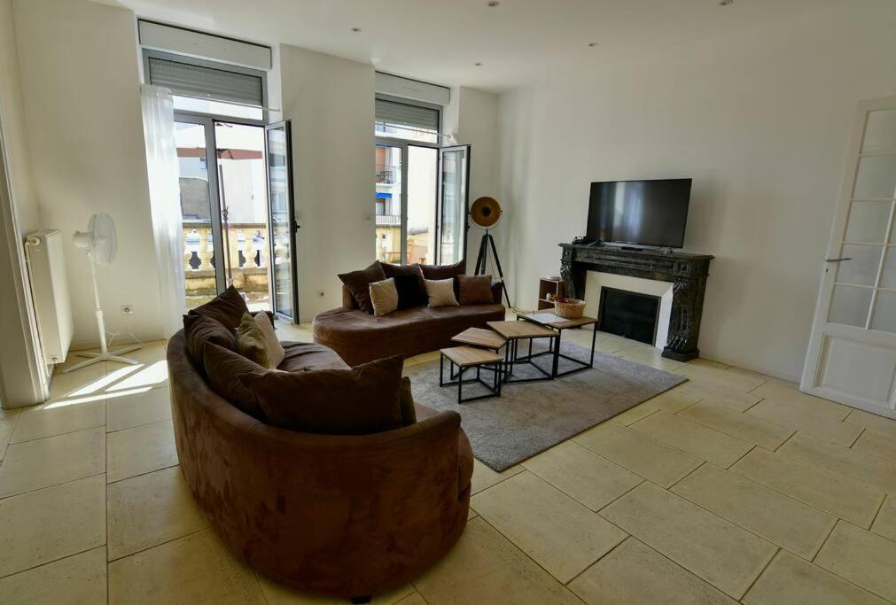 Grand Appartement De Haut Standing En Centre-Ville モンリュソン エクステリア 写真