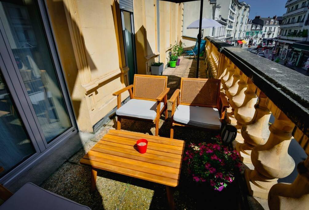 Grand Appartement De Haut Standing En Centre-Ville モンリュソン エクステリア 写真