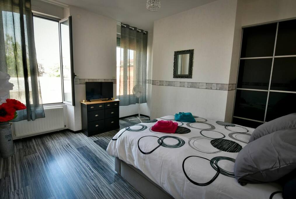 Grand Appartement De Haut Standing En Centre-Ville モンリュソン エクステリア 写真