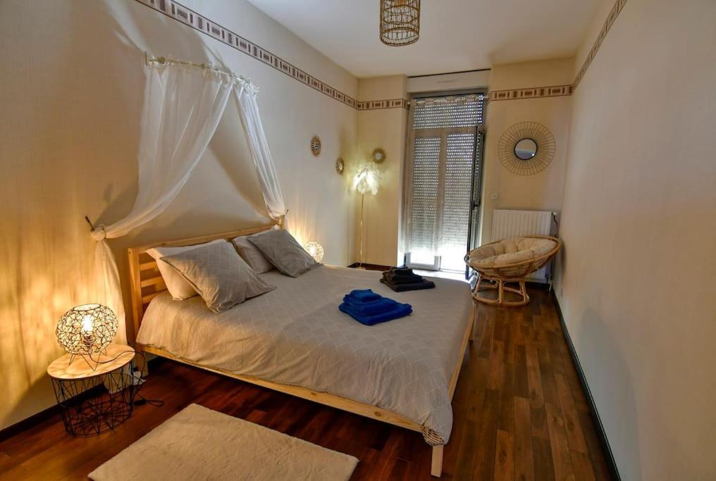 Grand Appartement De Haut Standing En Centre-Ville モンリュソン エクステリア 写真