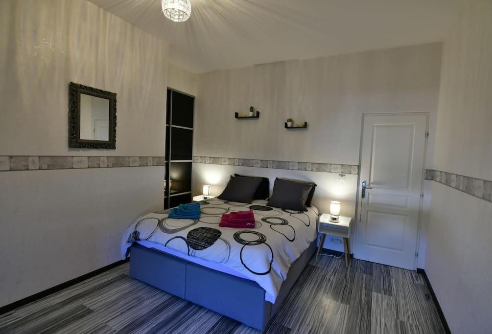 Grand Appartement De Haut Standing En Centre-Ville モンリュソン エクステリア 写真